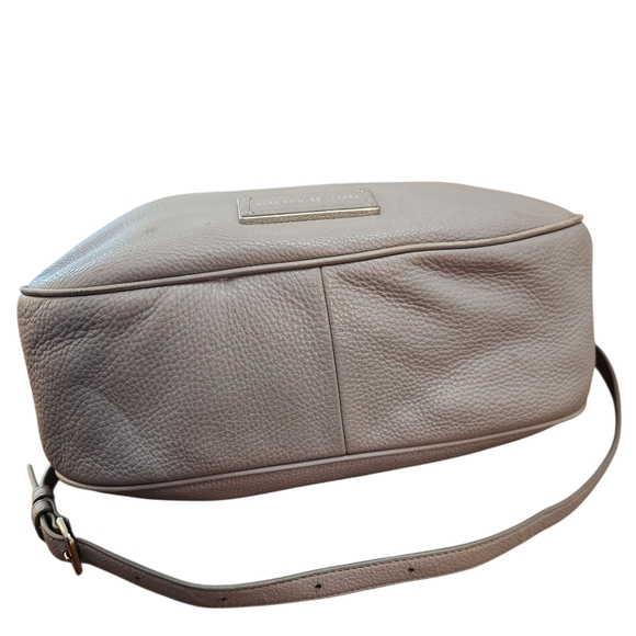 Marc By Marc Jacobs Light Gray Hobo Bag Pre-Loved - Picture 6 of 11